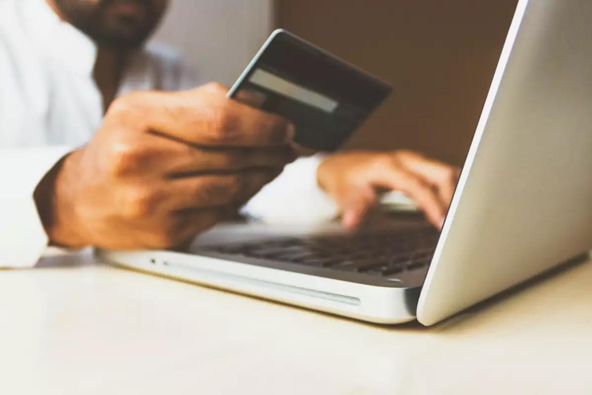 Visa 和 Stripe Back Fold 推出比特币信用卡