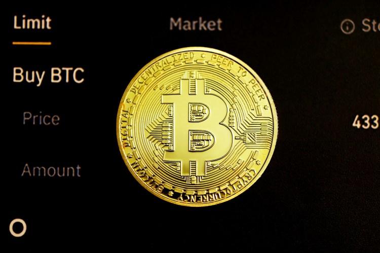比特币链上活动跌破 365 天平均值——势头正在减弱吗
