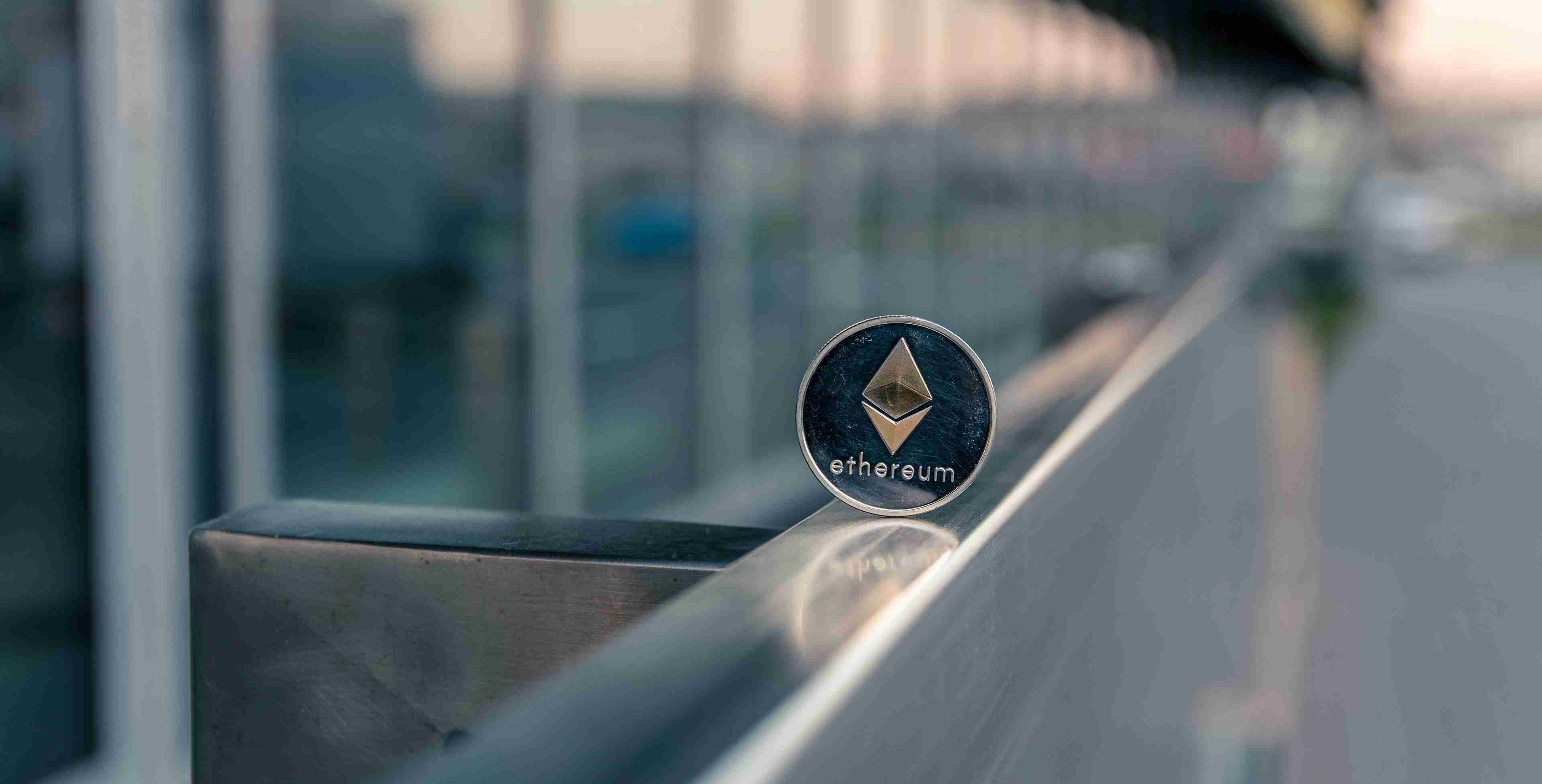 以太坊跌至公允价值区间，大部分国债下跌，而BitMine股价坚挺