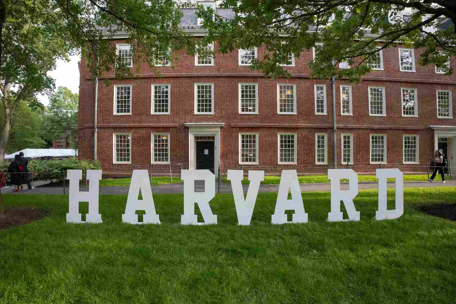 哈佛大学的比特币持仓大幅增长：现货比特币ETF持仓量第三季度飙升257%。